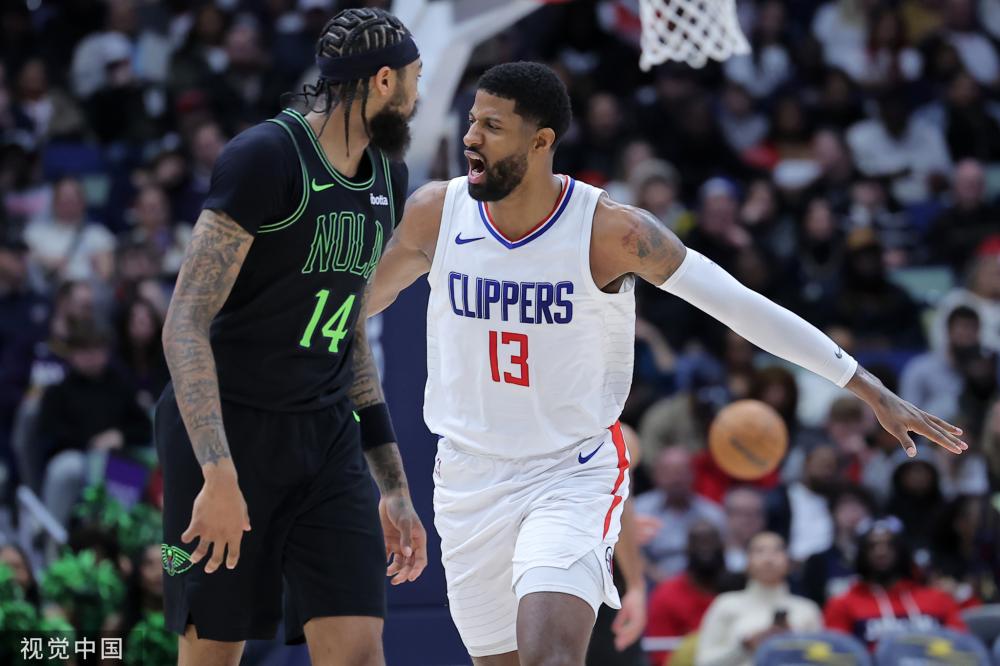 展示了他在 展示了他在